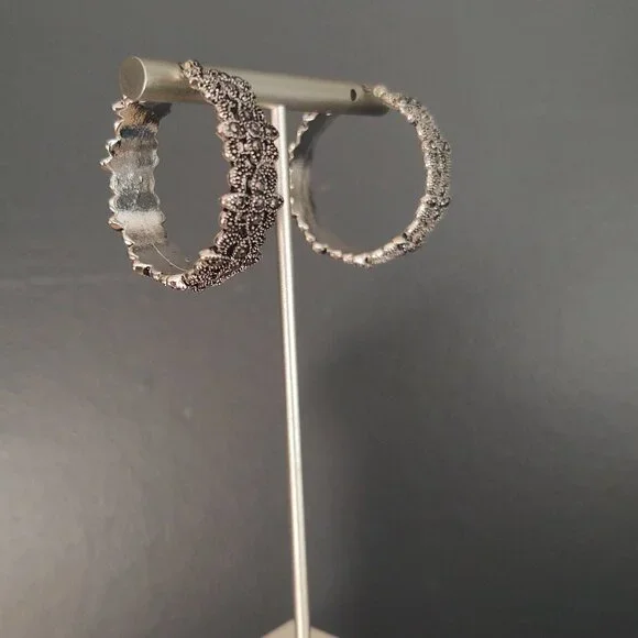 Textured silver hoop earrings with black detail - Picture 4 of 10